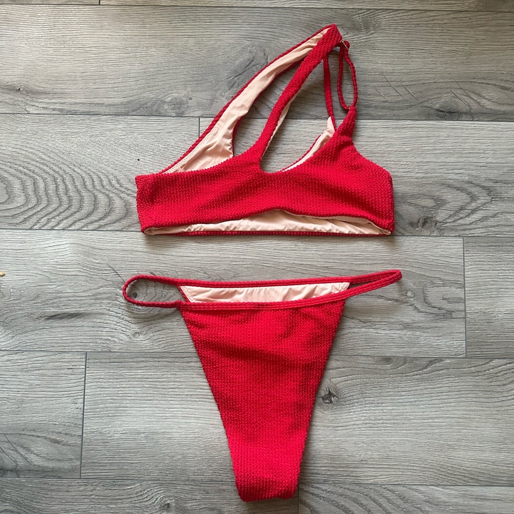 Red Textured Swim Set - Picture 4 of 7